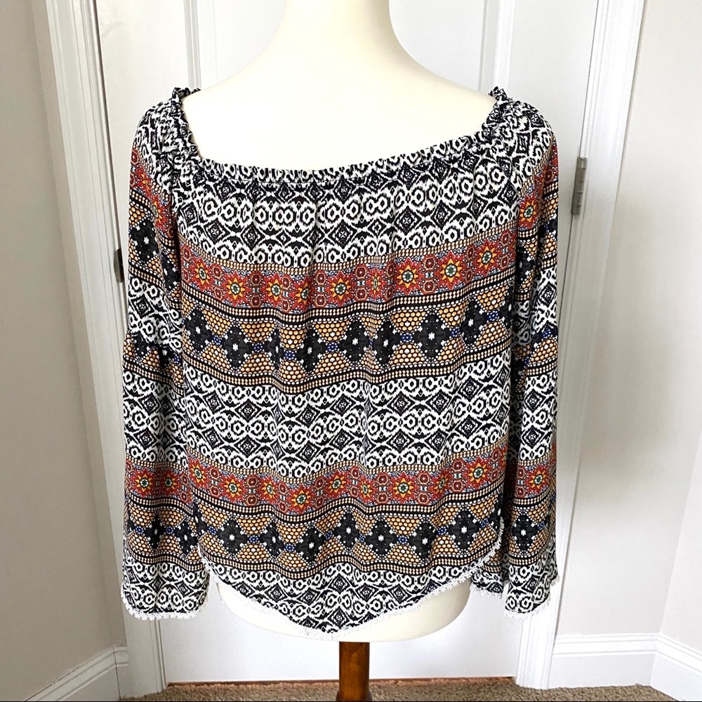 Socialite Off-Shoulder Top Bell Sleeves - Picture 4 of 5
